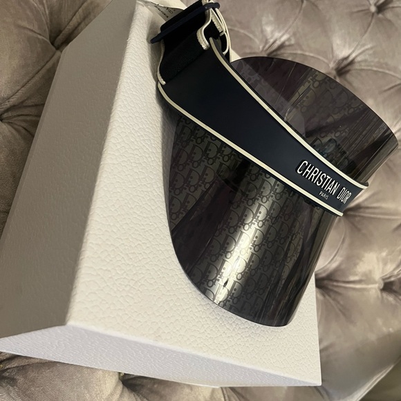 Authentic Dior Visor - Picture 5 of 8